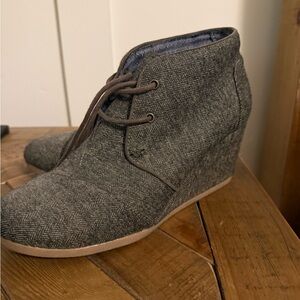 Tom’s wedge booties sz 9